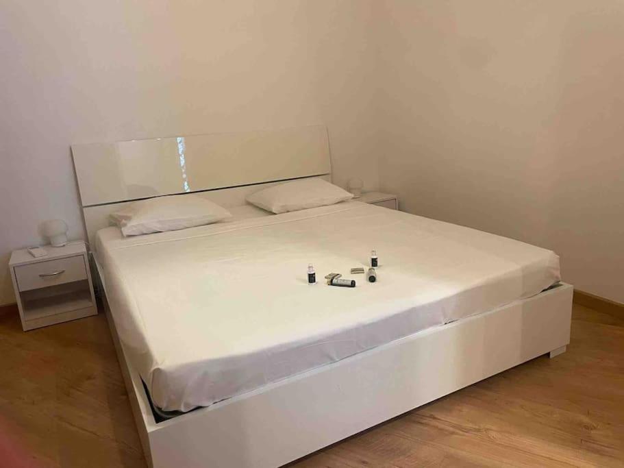 Appartamento Con Piscina E Sauna Bissone Exterior foto